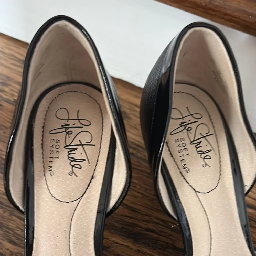 Life Stride Black Heels Classic Pointed-Toe Pumps, size 6 - Picture 3 of 8